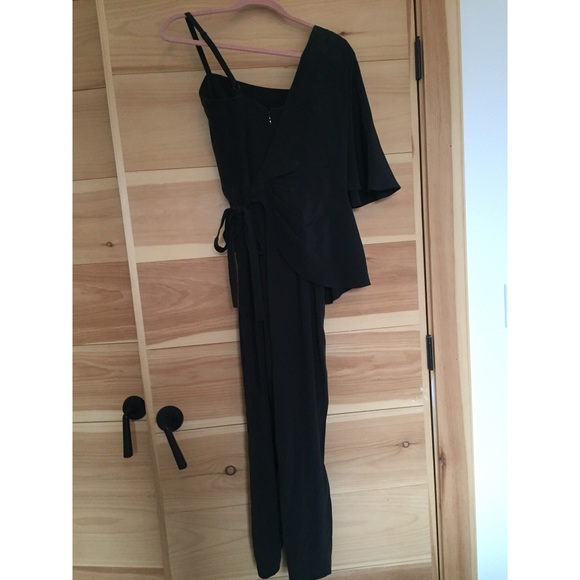 bCBG black Romper with cape - Picture 2 of 8